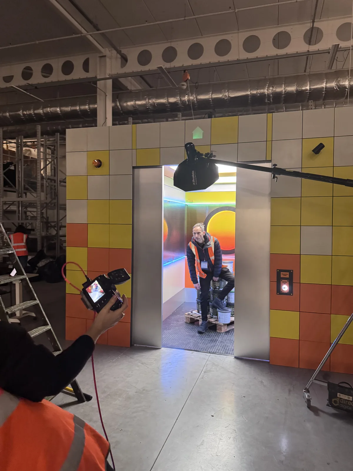 Camera and overhead light positioned in front of the completed lift set
